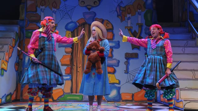 The ugly step sisters taunting Cinderella
