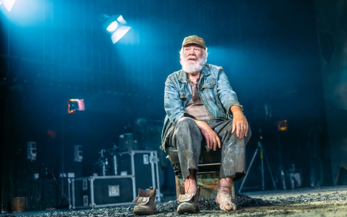 Matthew Kelly as Estragon - Photographer Mihaela Bodlovic