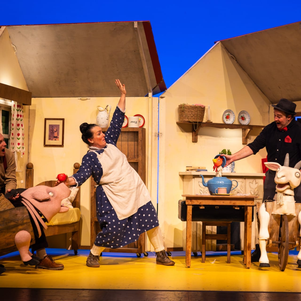 Production Photos © Phil Tragen